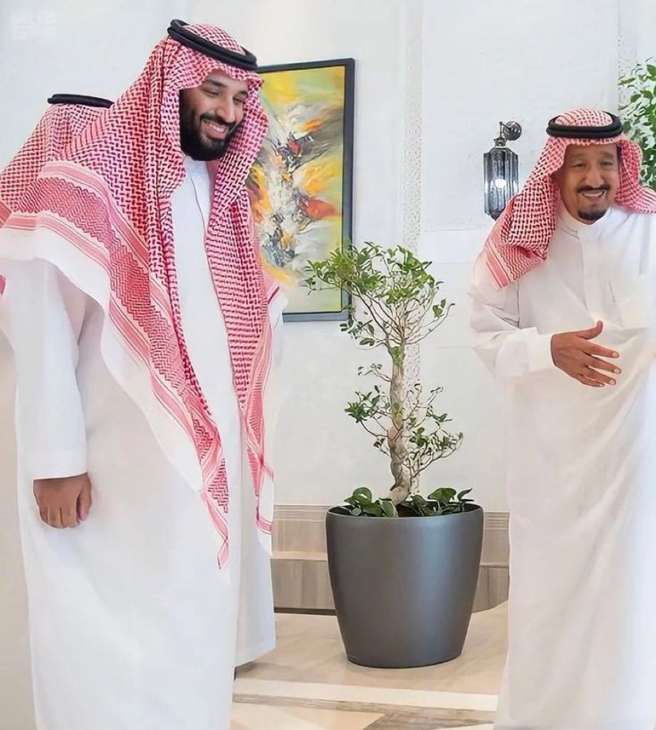 "اللهم احفظ خادم الحرمين الشريفين، وولي عهده الأمين، ووفقهم لما تحب وترضى، واجعلهم عزاً للإسلام والمسلمين." 🇸🇦🤍
#الملك_سلمان_بن_عبدالعزيز 
#ولي_العهد_الأمير_محمد_بن_سلمان