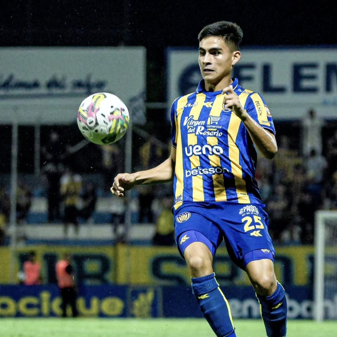 BrunoPont's tweet image. Daniel Rodriguez, Presidente del Sportivo #Luqueño:
"Jonathan Ramos al culminar el partido hace una declaración que le salió del corazón. Un chico de 17 años, que no tiene maldad en el corazón, estaba totalmente sacado del partido por culpa del arbitraje".
95.5 FM…