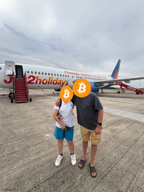 BitcoinADUK's tweet image. Time to take time out and chill..
Work hard, relax hard 🤣