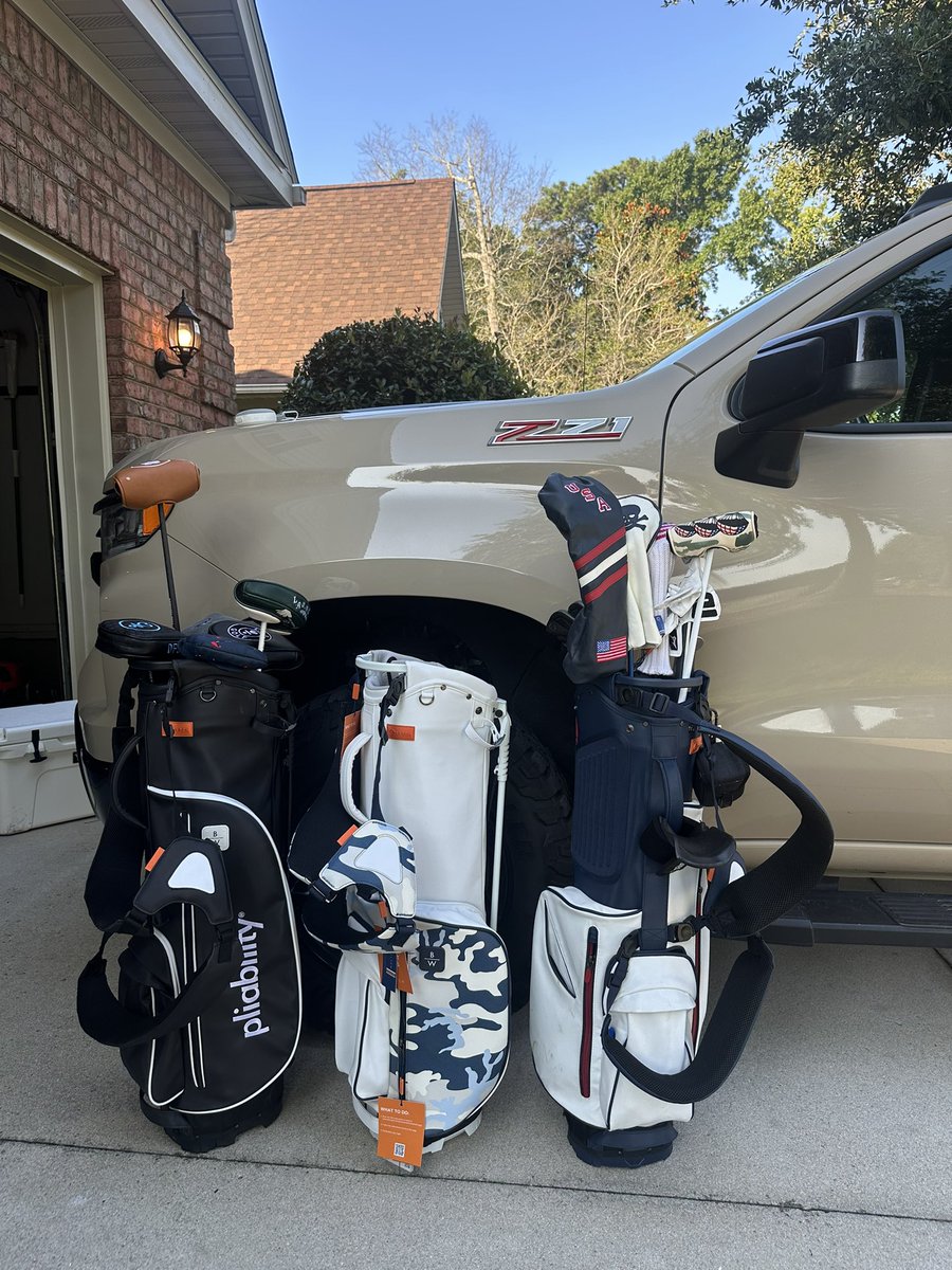 BlairjWheeler's tweet image. Member Guest coming up this week and I have some decisions to make on which bag we’re rocking
@StitchGolf