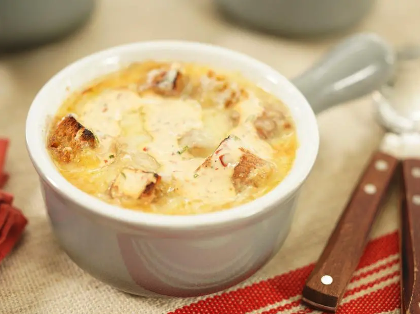 FoodNetwork's tweet image. NEXT @ 11a|10c! #TheKitchen hosts are putting creative and tasty spins on traditional recipes! @SunnyAnderson’s Creamy Reuben Soup with Rye Toast Croutons is a new way to enjoy this classic sandwich of corned beef, Swiss cheese, sauerkraut and rye bread: foodtv.com/4lz8njE…