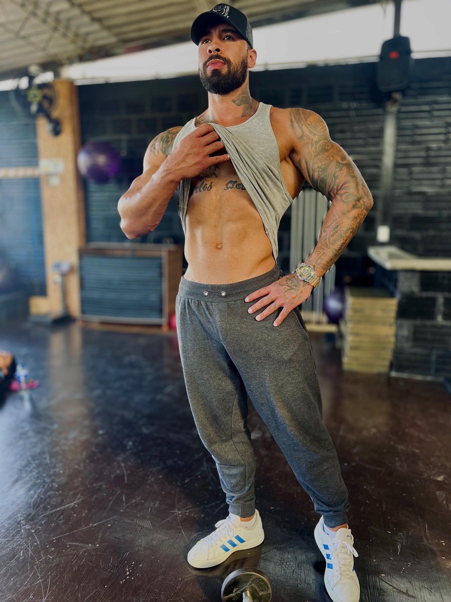 MatheoBrownX tweet media