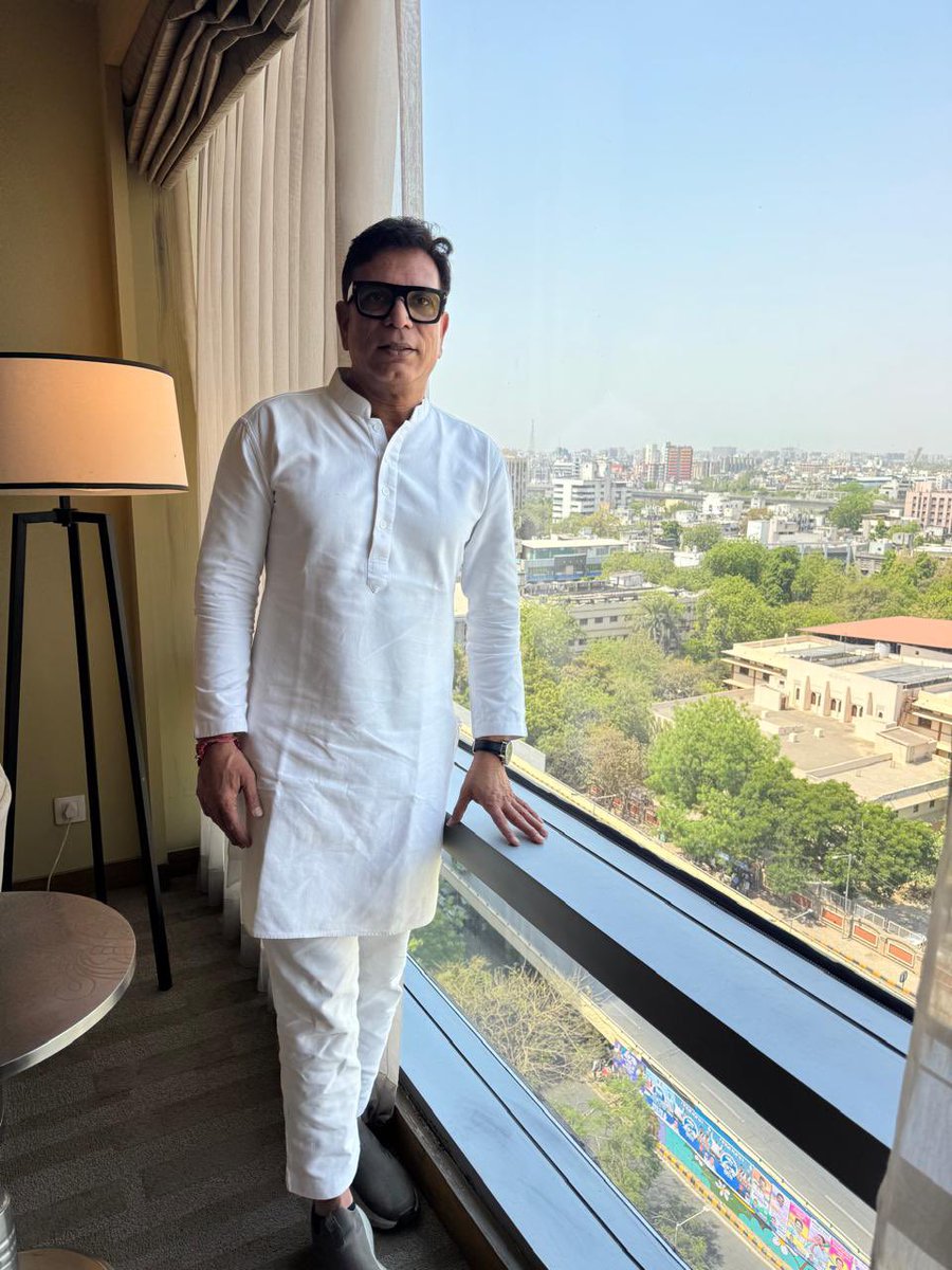 जीवन चलने का नाम… 
चलते रहो सुबह-ओ-शाम ✨