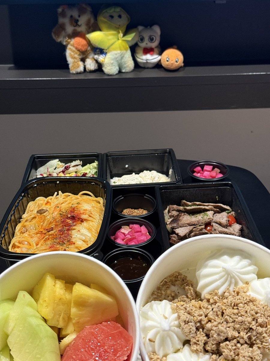 righthan21's tweet image. 오늘 걸스나잇 입니다
어른의 정식
스테끼와 파스타, 그리고 요아정
내가 떵오 왼쪽으로 와야된다고 존나 강조함
친구 : (ㅅㅂ) 알겠다고요
