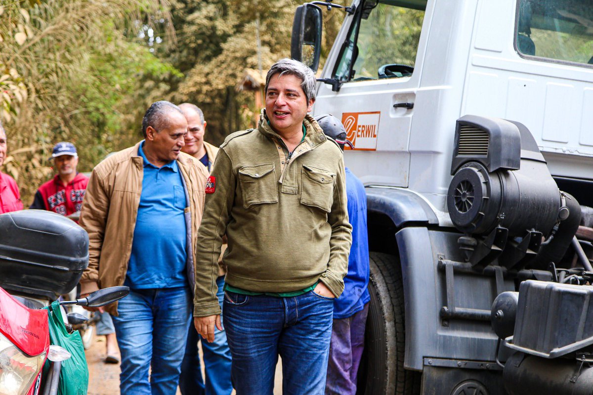 carlosfportinho's tweet image. 🚜 Dia histórico para os produtores rurais do Brejal, no distrito da Posse, em Petrópolis. Depois de décadas de espera, mais de R$ 8 milhões destinados em Emenda Parlamentar para o asfaltamento das ruas do bairro, permitindo assim o escoamento da produção rural do Brejal para…