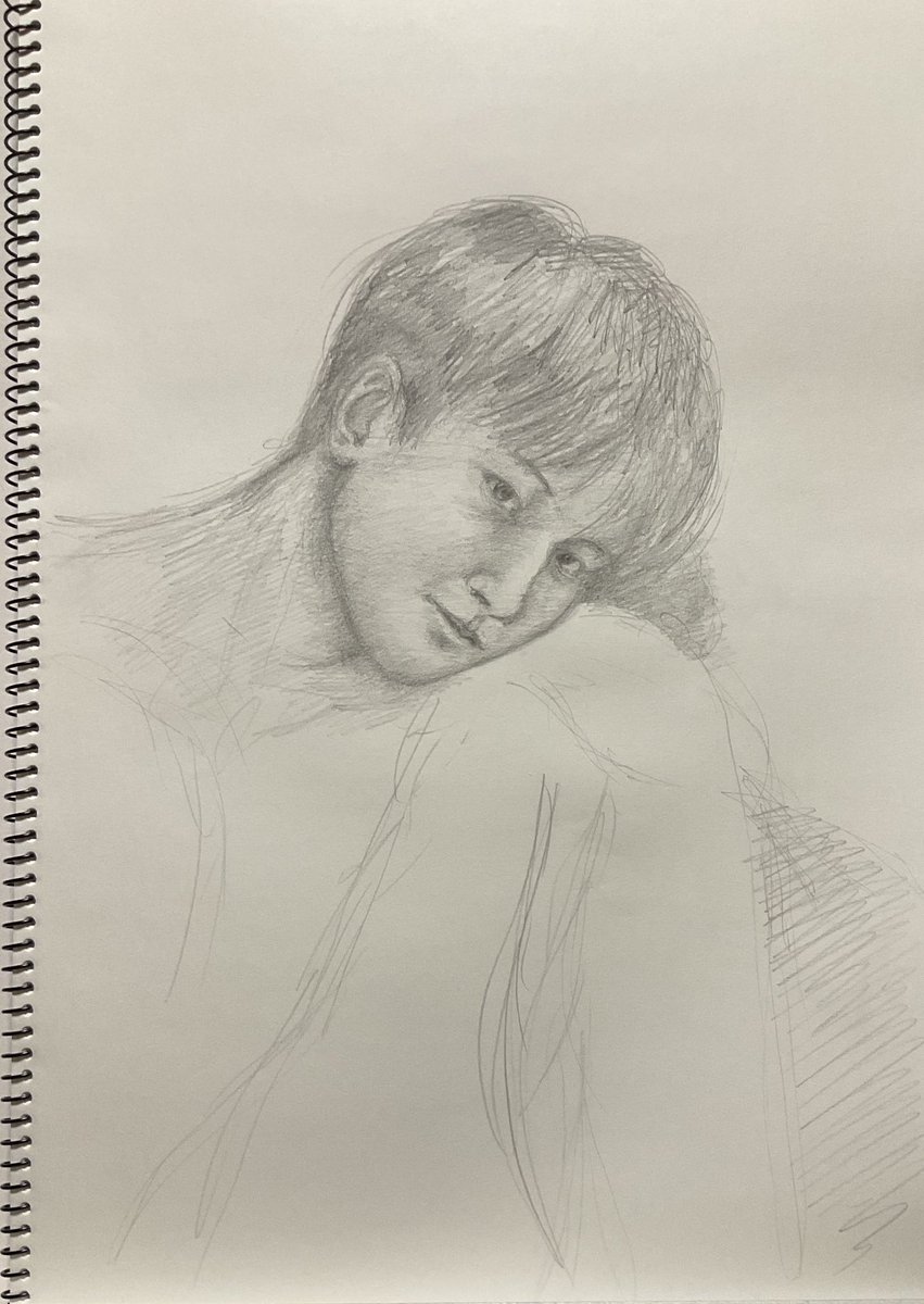 今日はデッサンクラスで
顔の骨格と筋肉について学んできました！
画像はテキストのポーズ集から描いた
モデルさんのお顔
#絵楽塾