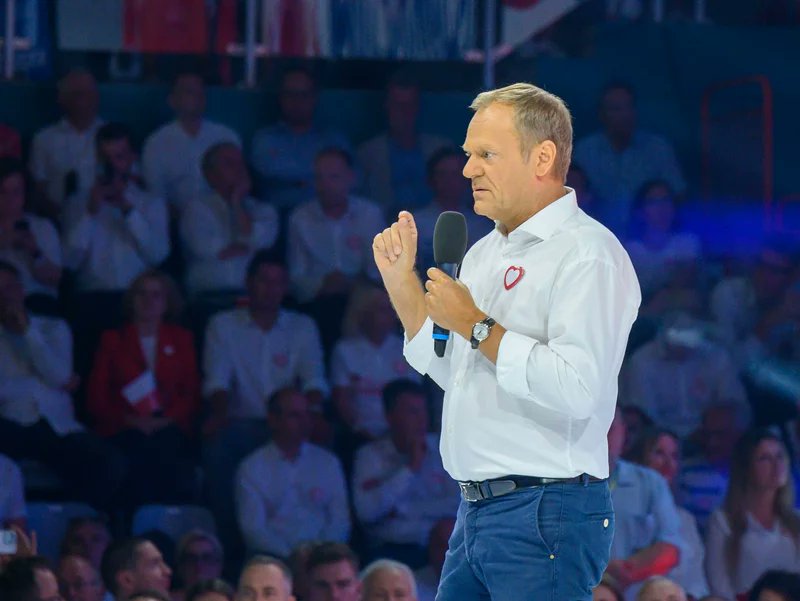 Darekbrzoza's tweet image. Premier Tusk wyzywa marszałka Hołownię od dzieci i straszy, że to poważne sprawy i zdrajcom mogą się przytrafić nieszczęścia (wide Prezydent Kaczyński) a dokładnie to tak: nie rób głupoty, bo głupoty mogą zamienić się w dramat – mówił dalej. Jak stwierdził, w polityce jest…