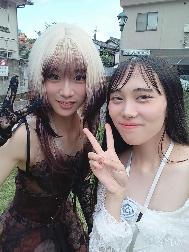 Lj7Dc3's tweet image. 帰宅したよ〜!

美空ちゃん(@mikuchobii )と撮った〜!!
白黒でいい感じ〜!
素敵な歌声聴けて良かった〜!

物販受取の方々、改めましてありがとうございました〜!!
今日も1日暑い中お疲れ様でした✨
#NFMusic #別府