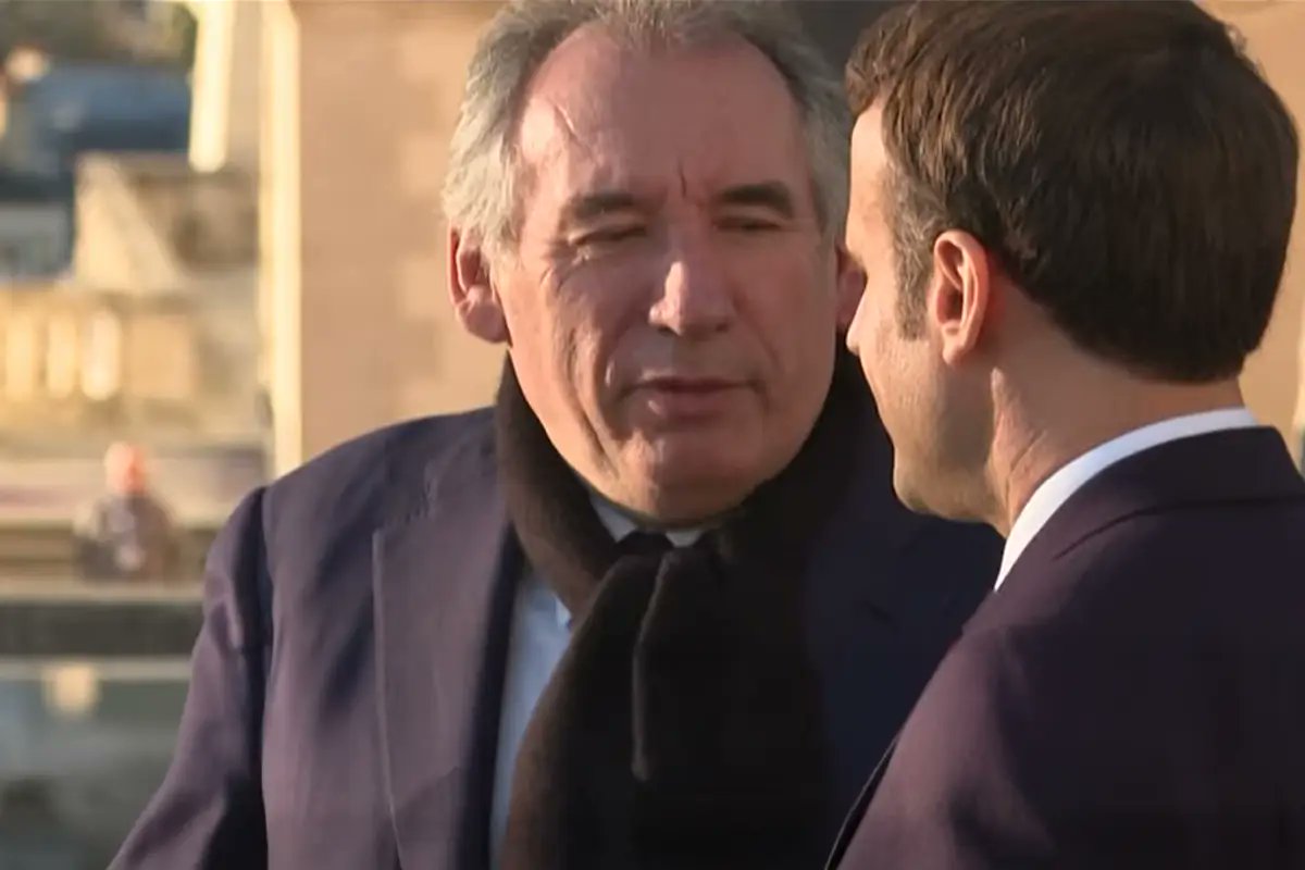 LeMediaEn442's tweet image. Bayrou et l’austérité : La saignée des petits pour engraisser les banquiers - Xavier-Louis de Izarra lemediaen442.fr/bayrou-et-laus…
Macron, Bayrou et la dette : La France mise en pièces par ceux qui devaient la sauver.