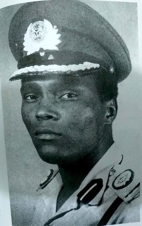 ArewaFactsZone's tweet image. DO YOU KNOW?
Before Politics, Atiku Abubakar Served as a Senior Customs Officer
Long before his name echoed through the halls of Nigerian politics, Atiku Abubakar was known as a top-ranking officer in the Nigeria Customs Service. He joined the agency in 1969, shortly after…