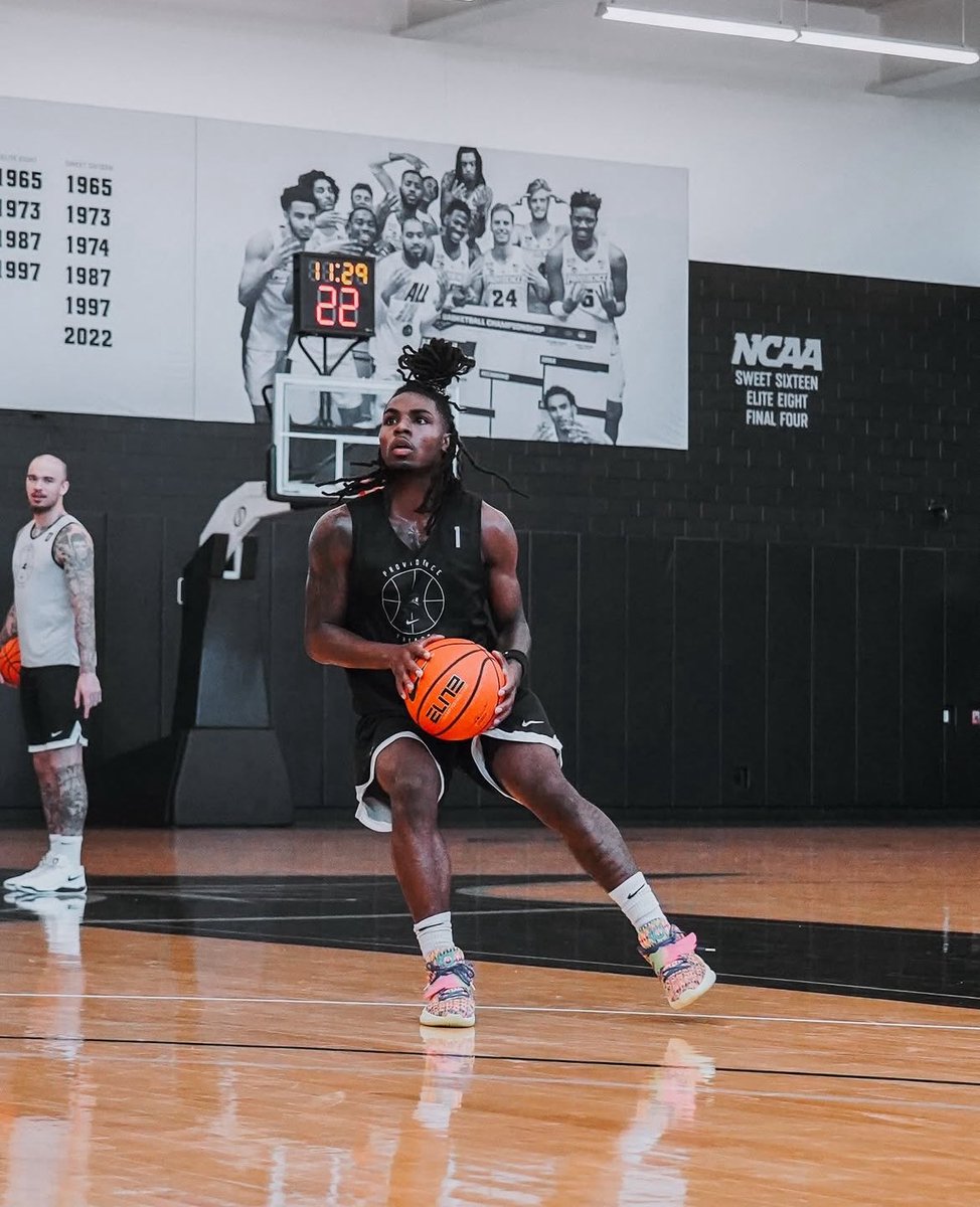 FriarFlashbacks's tweet image. Joey Loose reports on Jason Edwards:

“Coming off Third Team All-SEC honors, Edwards won’t be overwhelmed by the bright lights”

“He’ll put up points in bunches for the Friars and provide leadership and veteran experience”

#PCBC #PCBB #Friars
(BustingBrackets)