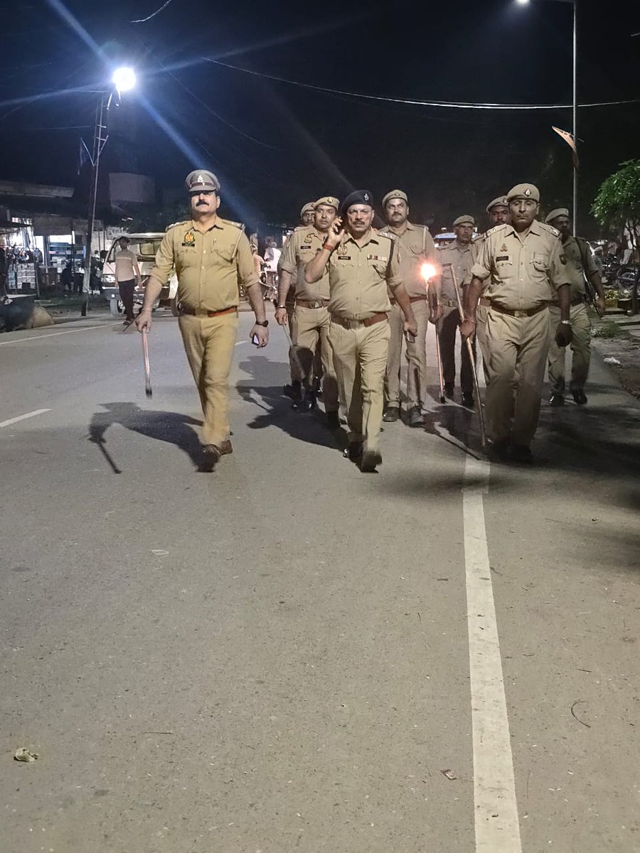 AZAMGARH POLICE (@azamgarhpolice) on Twitter photo рдЖрдЬ рджрд┐рдирд╛рдВрдХ 26.07.25 рдХреЛ #CoPhoolpurAzh рджреНрд╡рд╛рд░рд╛ рдерд╛рдирд╛ рдлреВрд▓рдкреБрд░ рдореЗрдВ рднреНрд░рдордгрд╢реАрд▓ рд░рд╣рдХрд░ рд╕рдВрд╡реЗрджрдирд╢реАрд▓ рд╕реНрдерд╛рдиреЛрдВ, рд╢рд░рд╛рдм рдХреА рджреБрдХрд╛рдиреЛрдВ рдФрд░ рдорд┐рд╢реНрд░рд┐рдд рдЖрдмрд╛рджреА рдХреНрд╖реЗрддреНрд░реЛрдВ рдореЗрдВ рдкреИрджрд▓ рдЧрд╢реНрдд рдХрд░ рдЕрд╡рд╛рдВрдЫрдиреАрдп рддрддреНрд╡реЛрдВ рдкрд░ рд╕рддрд░реНрдХ рдирдЬрд░ рд░рдЦрддреЗ рд╣реБрдП рд╕рдВрджрд┐рдЧреНрдз рд╡реНрдпрдХреНрддрд┐рдпреЛрдВ/рд╡рд╛рд╣рдиреЛрдВ рдХреЛ рдЪреЗрдХ рдХрд┐рдпрд╛ рдЧрдпрд╛ рд╕рд╛рде рд╣реА рдЖрд╡рд╢реНрдпрдХ рд╣рд┐рджрд╛рдпрдд рджрд┐рдпрд╛ рдЧрдпрд╛ред рдЖрдЬ рджрд┐рдирд╛рдВрдХ 26.07.25 рдХреЛ #CoPhoolpurAzh рджреНрд╡рд╛рд░рд╛ рдерд╛рдирд╛ рдлреВрд▓рдкреБрд░ рдореЗрдВ рднреНрд░рдордгрд╢реАрд▓ рд░рд╣рдХрд░ рд╕рдВрд╡реЗрджрдирд╢реАрд▓ рд╕реНрдерд╛рдиреЛрдВ, рд╢рд░рд╛рдм рдХреА рджреБрдХрд╛рдиреЛрдВ рдФрд░ рдорд┐рд╢реНрд░рд┐рдд рдЖрдмрд╛рджреА рдХреНрд╖реЗрддреНрд░реЛрдВ рдореЗрдВ рдкреИрджрд▓ рдЧрд╢реНрдд рдХрд░ рдЕрд╡рд╛рдВрдЫрдиреАрдп рддрддреНрд╡реЛрдВ рдкрд░ рд╕рддрд░реНрдХ рдирдЬрд░ рд░рдЦрддреЗ рд╣реБрдП рд╕рдВрджрд┐рдЧреНрдз рд╡реНрдпрдХреНрддрд┐рдпреЛрдВ/рд╡рд╛рд╣рдиреЛрдВ рдХреЛ рдЪреЗрдХ рдХрд┐рдпрд╛ рдЧрдпрд╛ рд╕рд╛рде рд╣реА рдЖрд╡рд╢реНрдпрдХ рд╣рд┐рджрд╛рдпрдд рджрд┐рдпрд╛ рдЧрдпрд╛ред