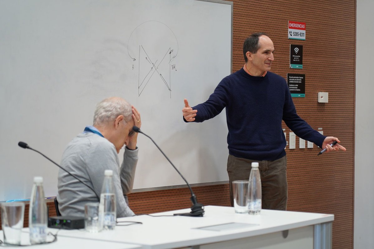 Fisica_UBA's tweet image. Horacio Casini, Juan Maldacena, Tadashi Takayanagi y Edward Witten discutiendo temas de frontera de física teórica en el cierre de la Escuela Giambiagi 2025.
¿Cuáles son las pistas hacia la gravedad cuántica? ¿Qué nos dicen sobre ella los agujeros negros? ¿Cuál es el estatus de…