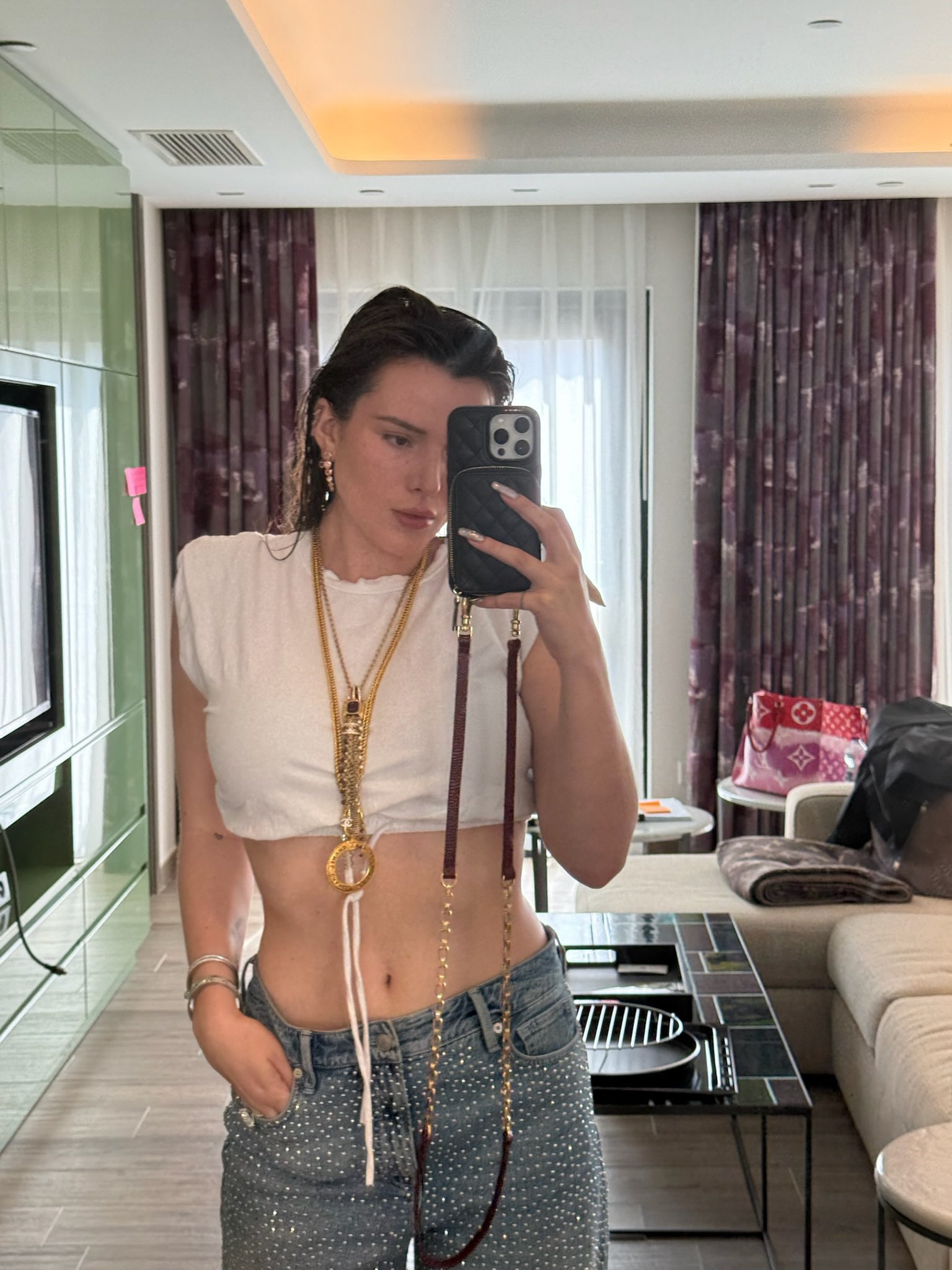 BITCHIMBELLATHORNE (@bellathorne)  X