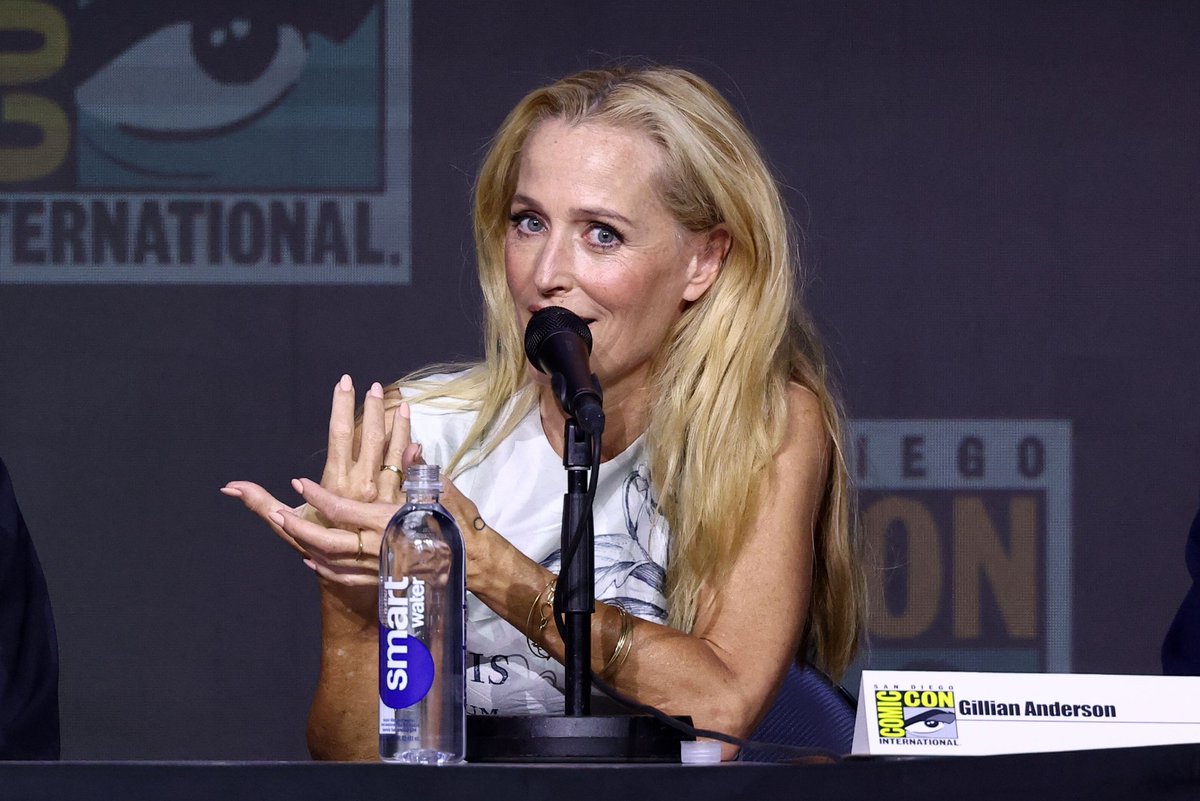archivegilliana's tweet image. 🚨 New pics of Gillian Anderson during the #TronAres panel at #SDCC2025. 📸
