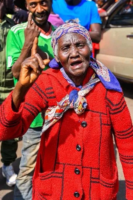 NjiruAdv's tweet image. Kasongo, shosho amesema hakupigania uhuru ndio mwizi na dikteta atawale. Amesema ONE TERM ni lazima.