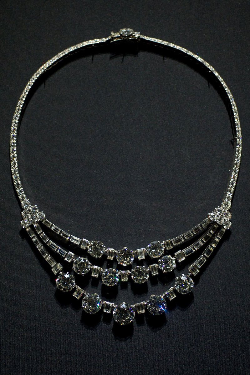 Joyasconhistor2's tweet image. Collar de diamantes de #Cartier, regalo de bodas del prΓncipe Rainiero a Grace Kelly