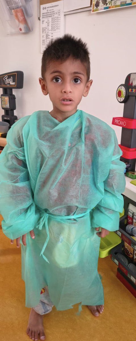 Donzelli's tweet image. Tutti a gridare che la Meloni è vigliacca su Gaza utilizzando la foto di questo bambino.
Una buona notizia: Osama Al-Raqab, che era malato di fibrosi cistica, ora sta bene. Sapete dove è adesso, curato e coccolato? Nella nostra Italia. Come molti altri bambini palestinesi.
Se…