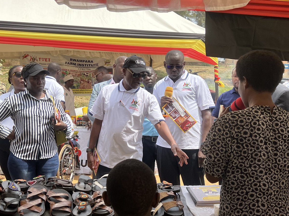 Kachaina1's tweet image. Minister of State for Trade @wilson_mbadi has officially opened the #BUBUTradeshow2025 with a call to Ugandan local producers & manufacturers to prioritize certifying their products in order to access and sustain both domestic & international markets. /1
@UNBSug Mc @Kachaina1