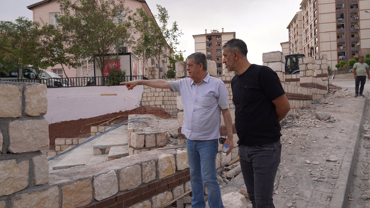 Belediye Başkanımız Sayın Mehmet Yarka, Cumhuriyet Mahallesinde yapılan ve yapımında sona gelinen Ahmet Aşan Ortaokulunda incelemelerde bulundu.