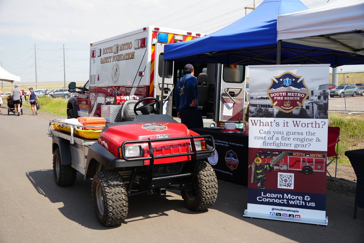 SouthMetroPIO's tweet image. Heading to the @ArapahoeCounty Fair this weekend?

South Metro Fire Rescue is proud to provide EMS services during the event to help keep you and your family safe. As you enjoy the food, fun, and festivities, please remember:

– Stay hydrated and drink plenty of water
– Take…