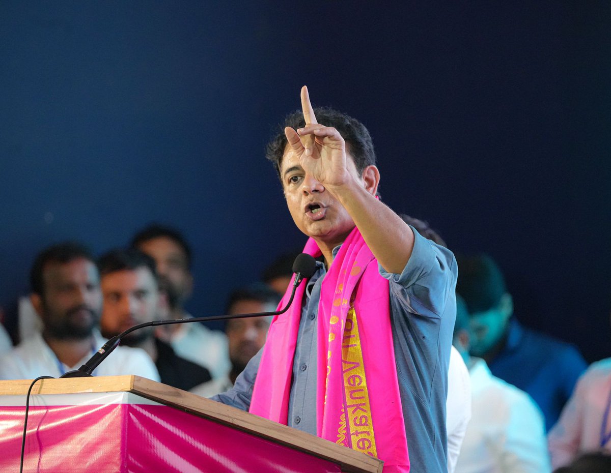 హైదరాబాద్‌లోని ఉప్పల్‌లో ఉన్న మల్లాపూర్ వీఎన్‌ఆర్ గార్డెన్‌లో నిర్వహించిన బీఆర్ఎస్వీ (భారత రాష్ట్ర సమితి విద్యార్థి విభాగం) రాష్ట్ర స్థాయి సదస్సుకు బీఆర్ఎస్ వర్కింగ్ ప్రెసిడెంట్ <a href="/KTRBRS/">KTR</a> హాజరయ్యారు. ఈ సందర్భంగా హాజరైన బీఆర్ఎస్వీ నాయకులకు, విద్యార్థులకు దిశానిర్దేశం చేశారు.

🔸