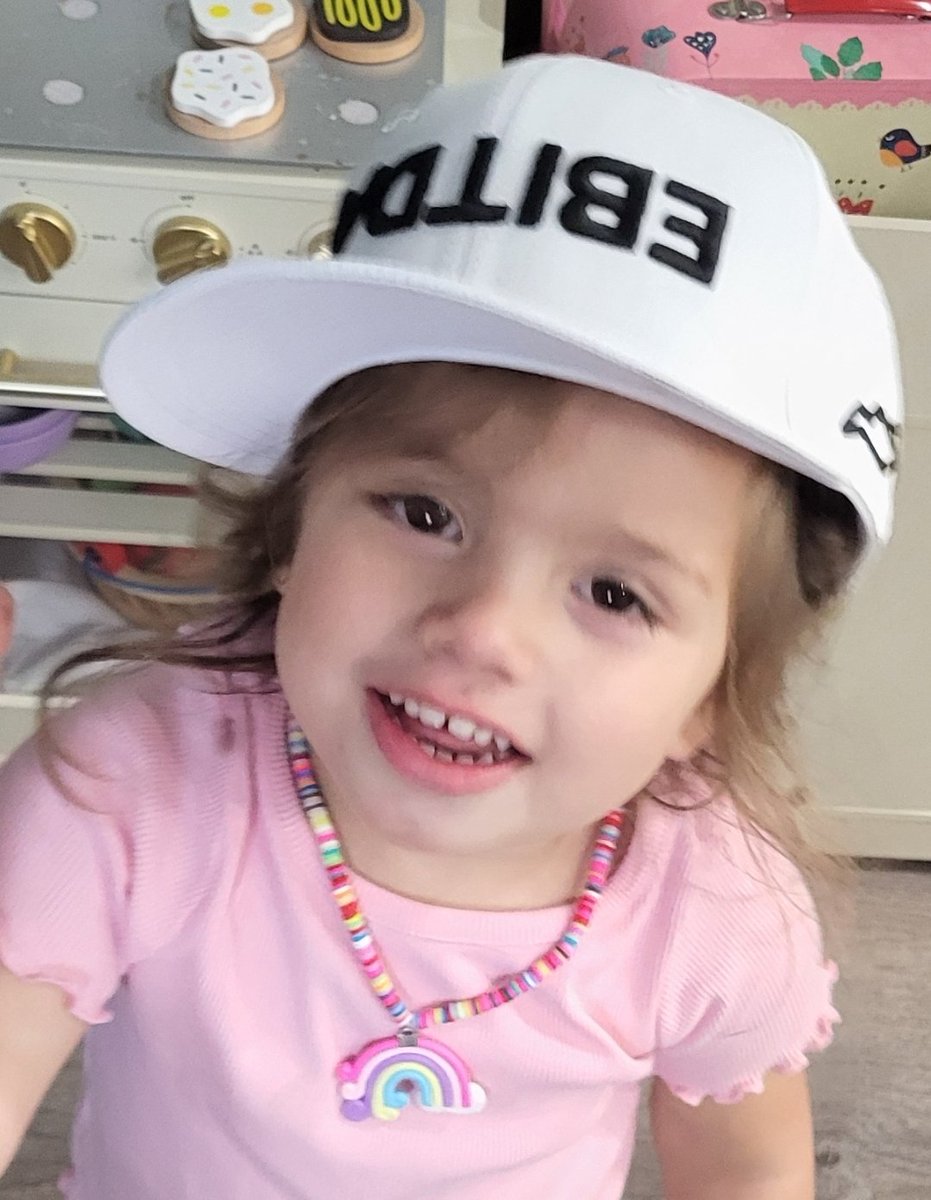 PerrySolem's tweet image. 3 is a hilarious age
her grandpa gave her gum; my wife pulled it out of her mouth and tried to explain that it's not for young kids
she angrily responded "Don't talk to me like that. Do not speak to me like that! That is disrespectful!!"
her grandma was laughing so hard at…