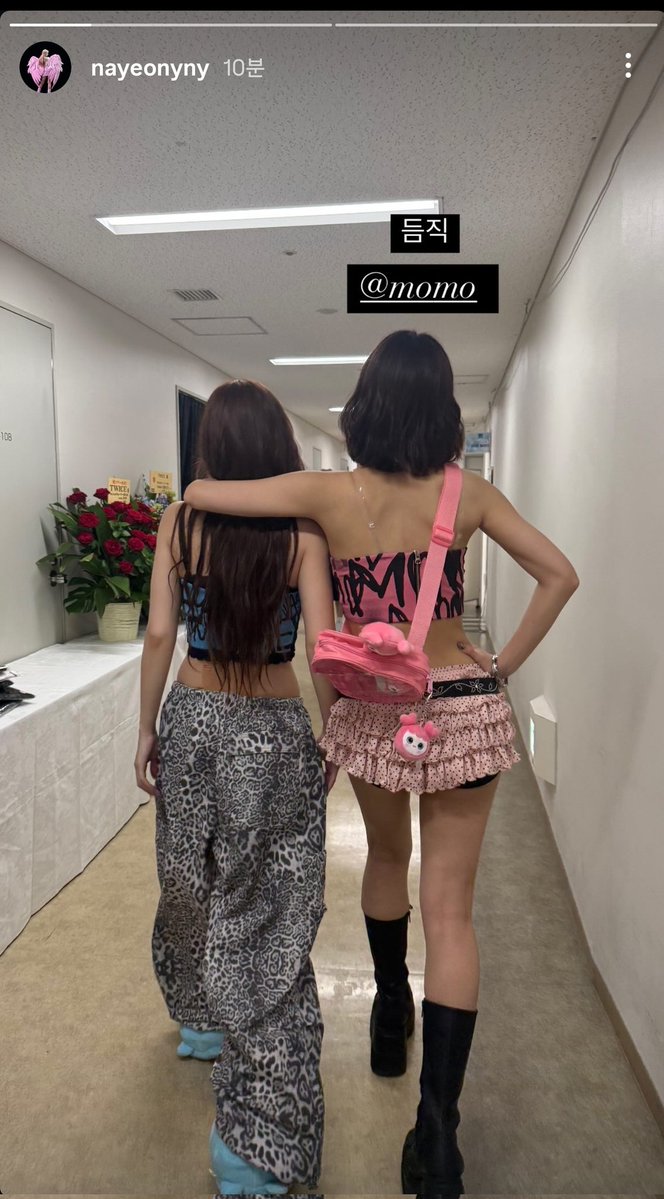 blackik16once's tweet image. Nayeon used the word '듬직 (deumjik)' here. This word is used to describe something / someone that feels reliable, trustworthy, and has a sense of weight or presence