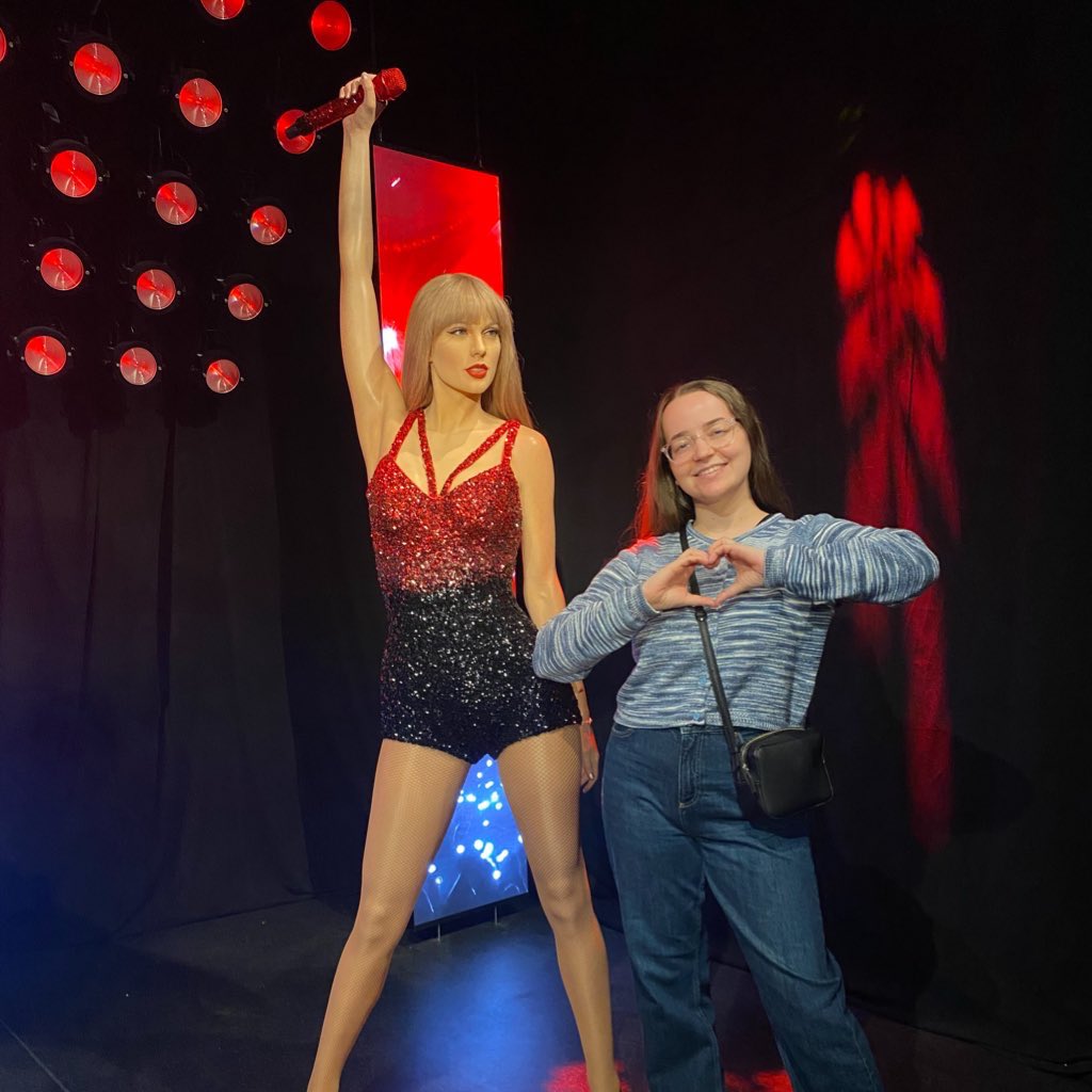 Hayley (Taylor’s Version) (@muralandsky) on Twitter photo met taylor at madame tussauds summer
of 25 ♥️
#MadameTussauds <a href="/taylornation13/">Taylor Nation</a>
#RedEraTSTheErasTour met taylor at madame tussauds summer
of 25 ♥️
#MadameTussauds <a href="/taylornation13/">Taylor Nation</a>
#RedEraTSTheErasTour