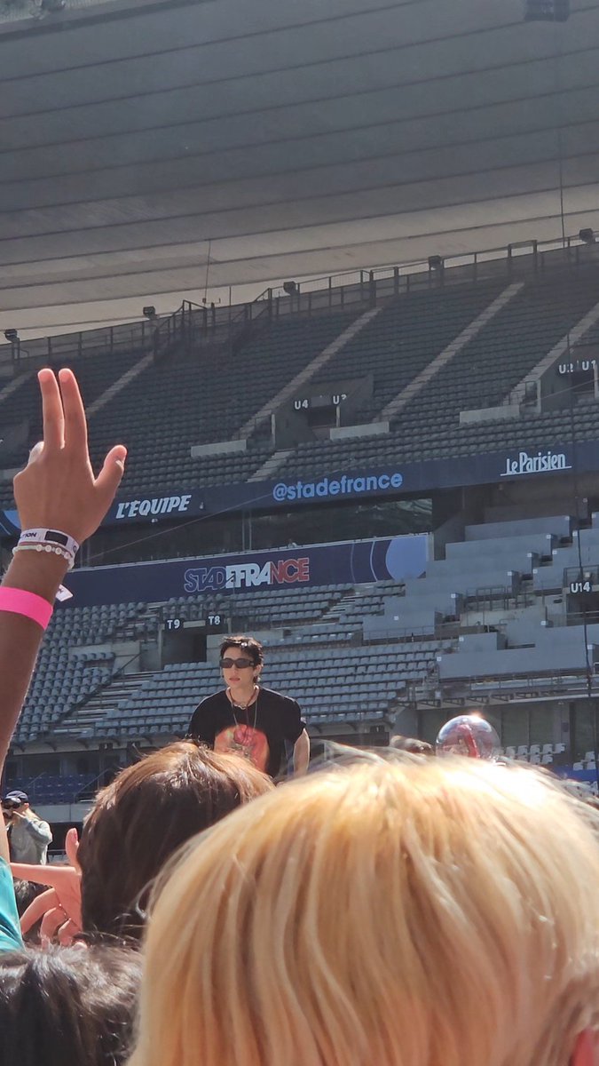 SadisticMisa's tweet image. It&apos;s way too hot for my camera 😭😭 shitty quality #StrayKids_dominATE_Paris