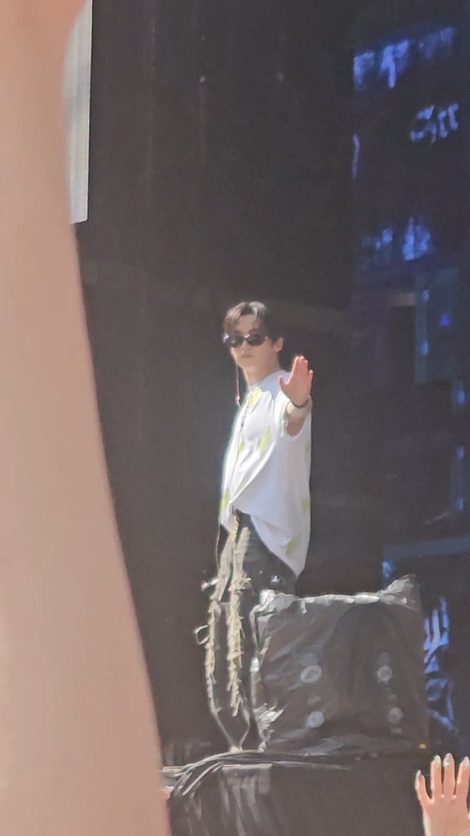 SadisticMisa's tweet image. It&apos;s way too hot for my camera 😭😭 shitty quality #StrayKids_dominATE_Paris
