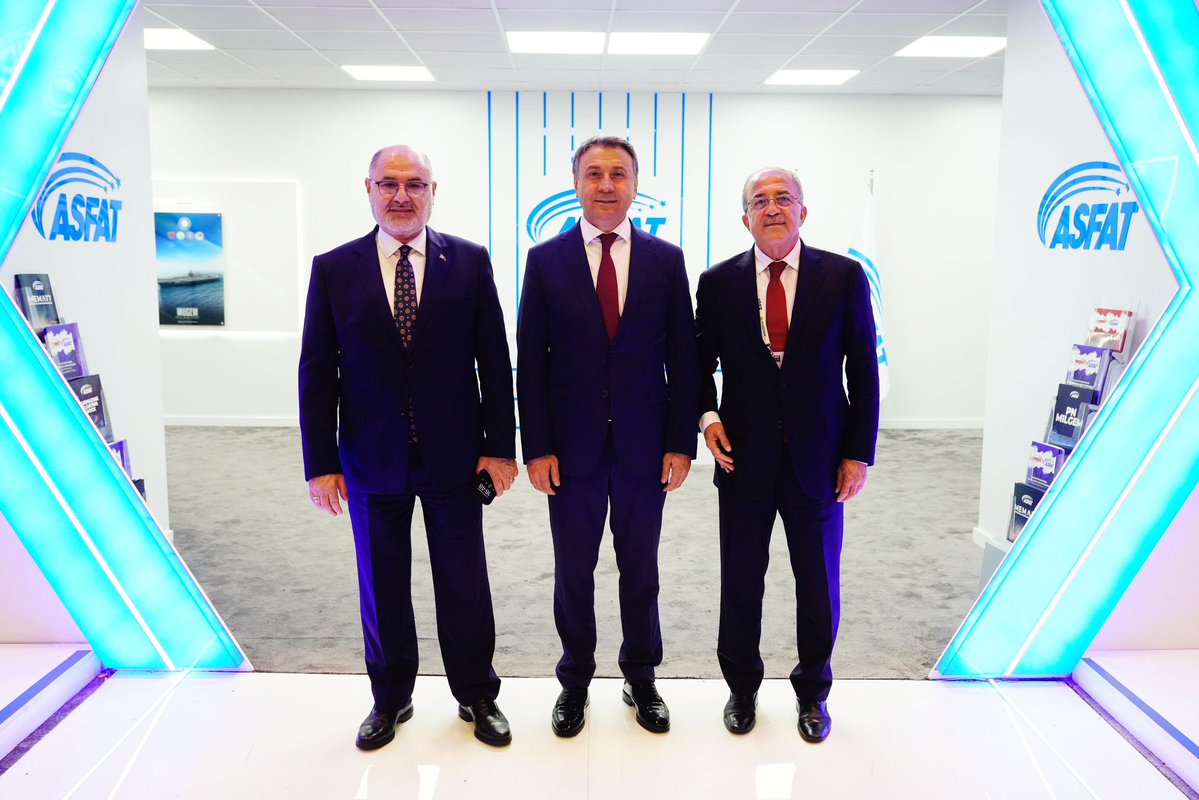 MSB_ASFAT's tweet image. Millî Savunma Bakan Yardımcılarımız Sn. Şuay Alpay, Sn. Alparslan Kavaklıoğlu ve Sn. Bilal Durdalı IDEF 2025 kapsamında standımızı ziyaret ettiler. Kendilerine destekleri ve ziyaretleri için şükranlarımızı sunarız.

@tcsavunma 
#IDEF2025 #ASFAT