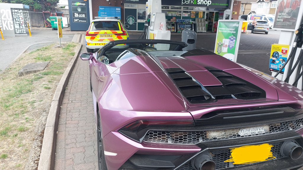 ES_News_'s tweet image. Purple Lamborghini Seized by Cops a Day After Driver Fails to Stop
The flashy supercar was pulled over by roads policing officers in Luton after its driver had attempted to evade police in Bedfordshire the previous day.
The driver of a distinctive purple Lamborghini learned…