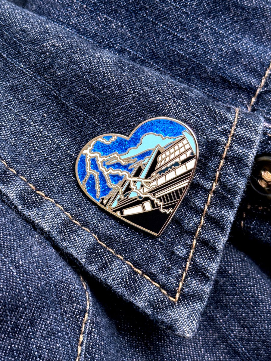 Don’t be left in the DARK! Today’s #SDCC Daily Heart Pin for Saturday at Booth 1028 at Comic-Con GLOWS! Only Available while supplies last! 💙