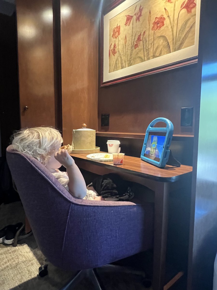 DrDarbyXO's tweet image. Thank you @HiltonHotels for the manly spot for little nephew to have a proper American continental breakfast