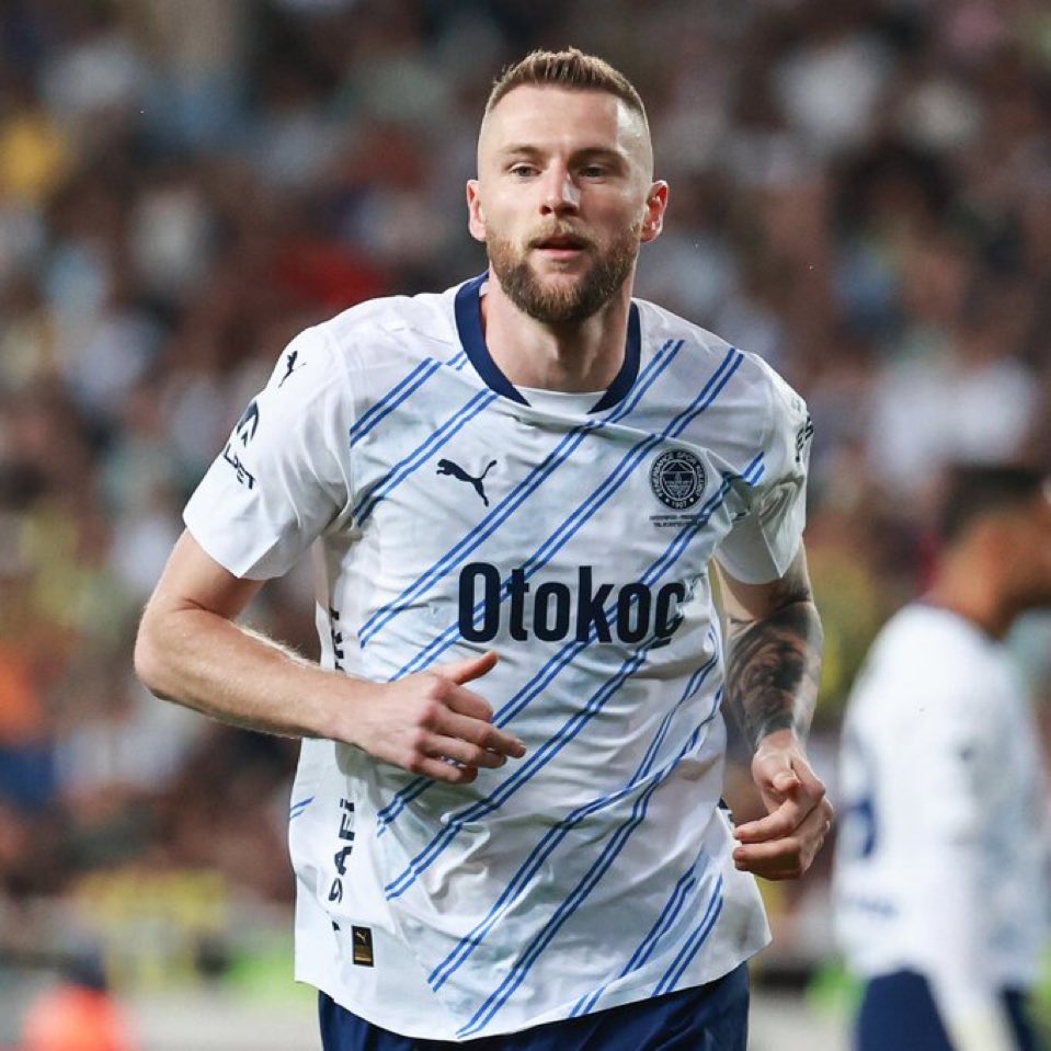 Ligue1_Turkce's tweet image. TRANSFER | Fenerbahçe, Milan Skriniar için yapmış olduğu teklifi yükseltti.
Skriniar ve Mourinho transferi istiyor, PSG ile görüşmeler sürüyor. (via @FabrizioRomano)