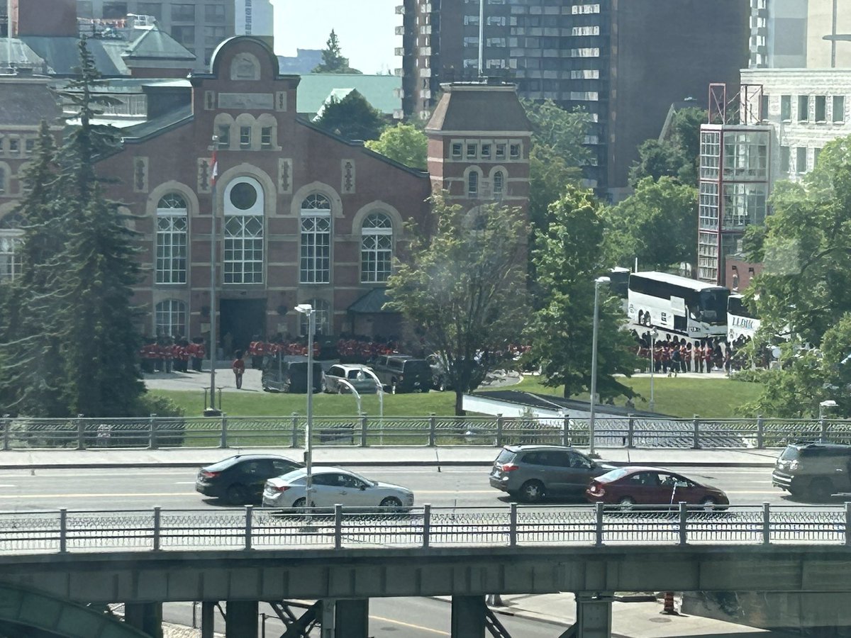 DavidGrebstad's tweet image. Ceremonial Guard forming up! As seen from desirable 101 Colonel By gym!