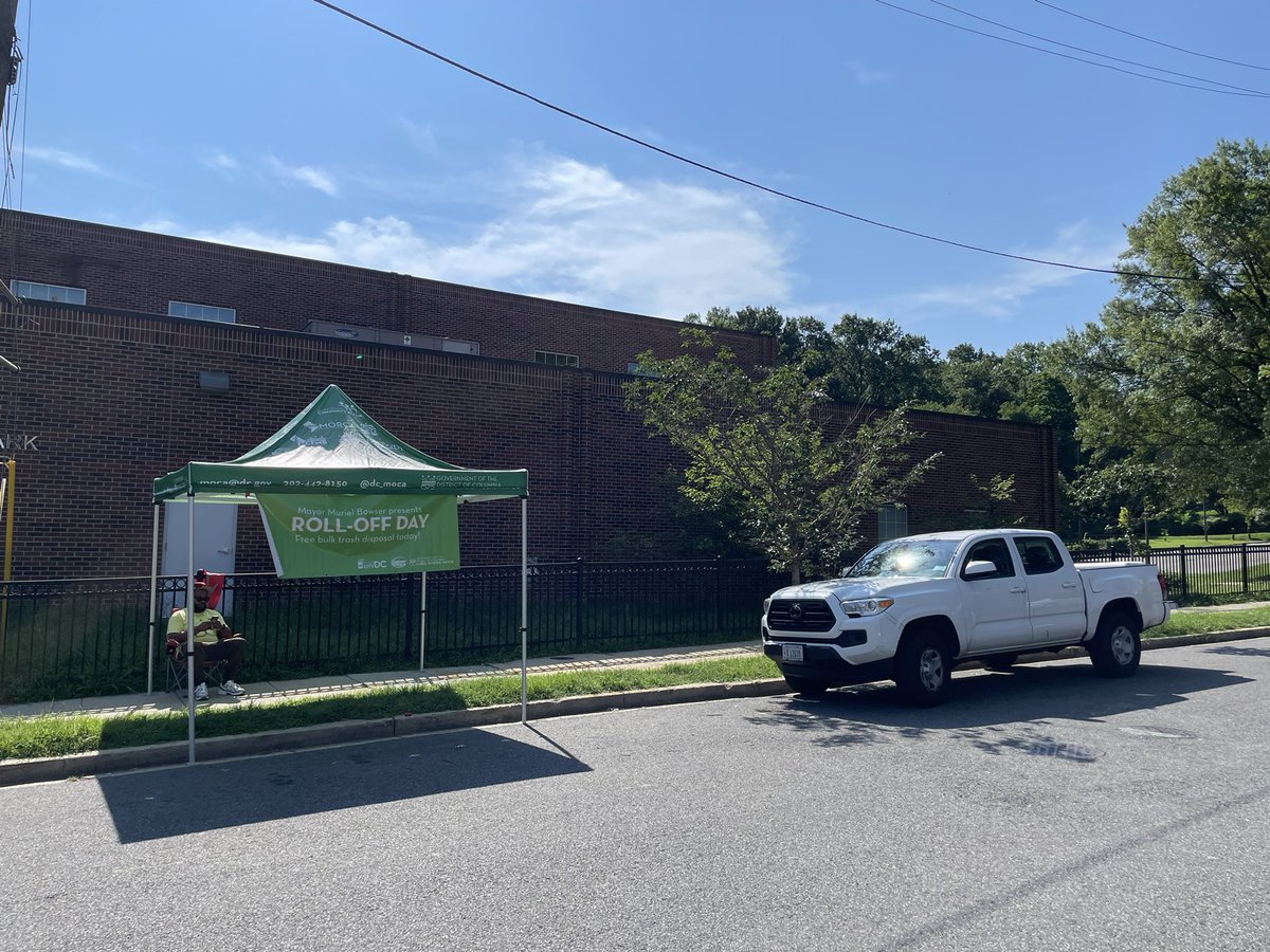 TerryMocrs's tweet photo. Good morning, DC! It’s #CleanCityDC Roll-Off Day in Ward 5  Drop off bulk trash at North Michigan Park Rec Center — we’re here to help you clear out your space!  See accepted items here: 🔗 https://t.co/ueMvzDpQ9x  #KeepDCClean https://t.co/780rQlxAmj