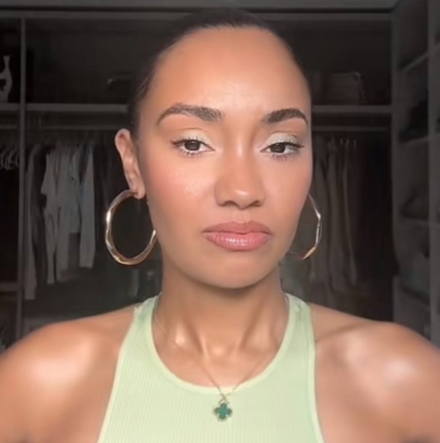 LEIGHEREN's tweet image. Black women in music are constantly put in a box but also expected to make different sounds and different eras constantly AND deliver 100% but white girls in music can simply do pop and nobody says shit about it……………………. where is this energy for them?