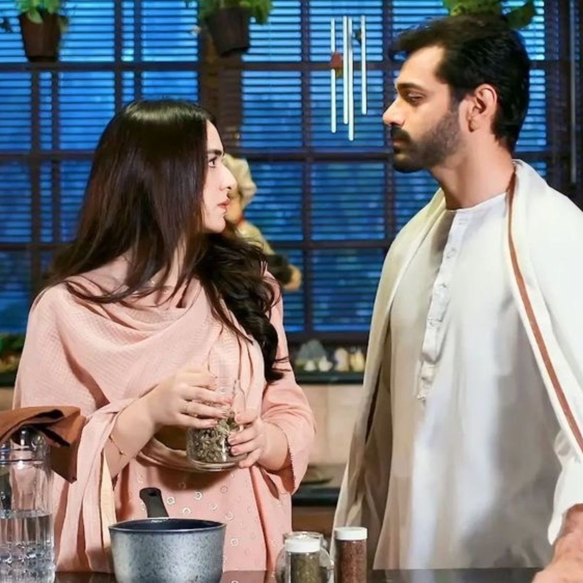 RiverPhiNicks13's tweet image. Kaha na it’s still Aag tez karo
Cooking Jaldi cook karo
I am hungry 🤤
#TereBin #YumHaj #YumnaZaidi #WahajAli #TereBin2