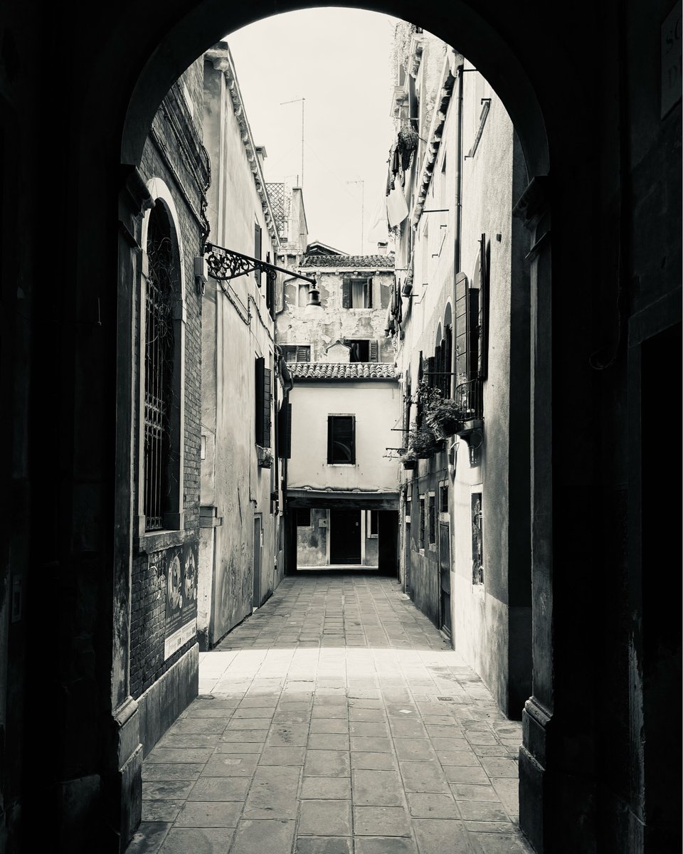 IntrecciVE's tweet image. Sotoportego #venezia #venice #veneziagram #igersvenezia #veneziadavivere #venise #tourguide #travel #travelgram #guidetouristique