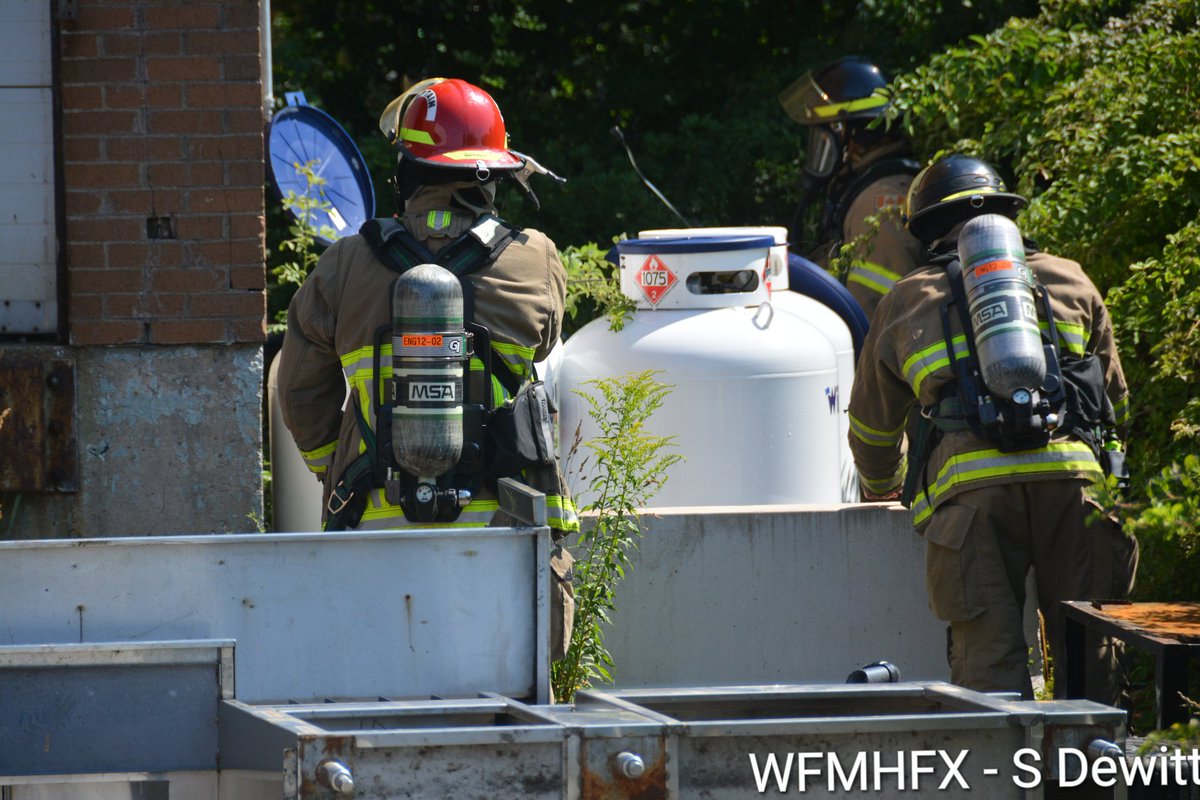 HfxMda's tweet image. HAZMAT update - Situation under control with gas crews are on scene. Fire crews are clearing.