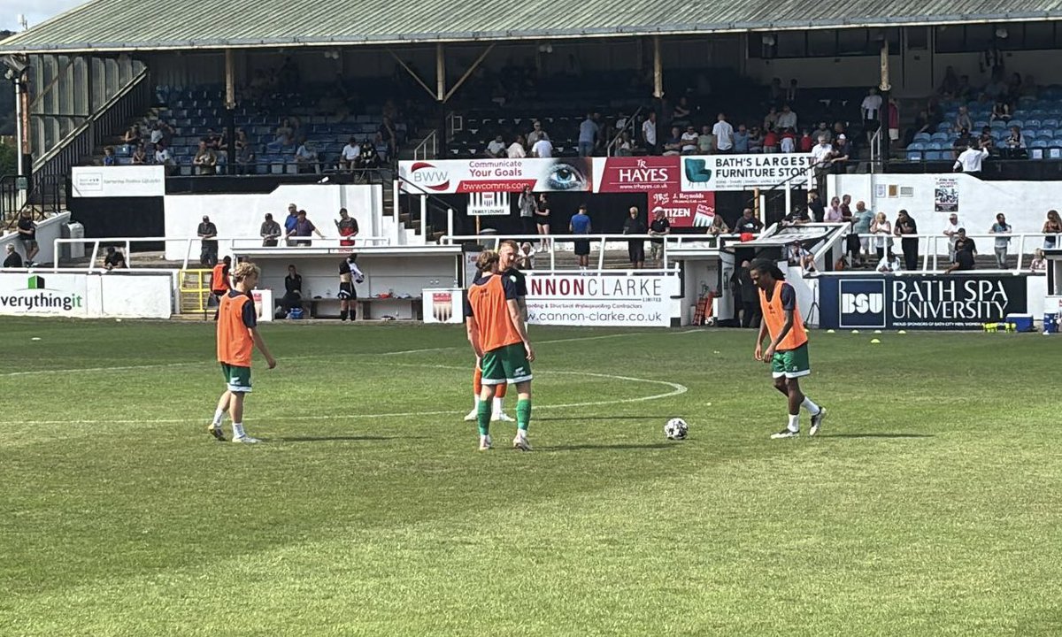 “The depth” warming up. 📸: <a href="/MikeH88/">Mike Hudson</a> #YTFC