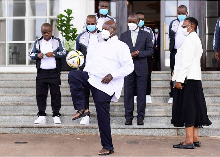 felix_oketcho's tweet image. &quot;This tournament symbolises much more than just sport. It is a powerful vehicle for enhancing our global image and creating business opportunities,” Museveni said while unveiling the CHAN 2024 jersey alongside Maama Janet
#CHAN 2024