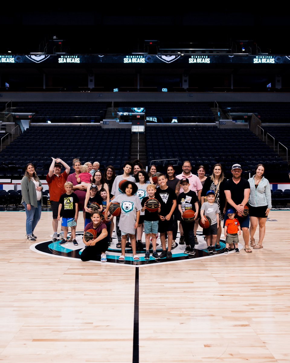 wpgseabears's tweet image. Some wholesome content for your Saturday morning scroll 🥹
Families from the @DreamFactoryMB joined us on Wednesday after practice to meet the team and shoot hoops 🏀
Thank you for joining us! We loved having you 🩵