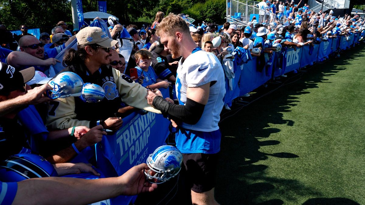 thelionswire's tweet image. Dan Campbell salutes Detroit: 'We've got the best fans' as training camp opens up to fans and ticket holders lionswire.usatoday.com/story/sports/n…