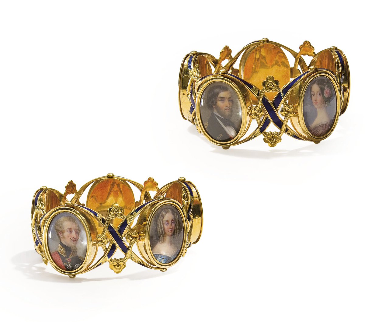 Joyasconhistor2's tweet image. Brazalate de oro y esmalte con miniaturas sobre marfil #FrancoisMeure. Adornadas con los retratos de FranΓ§ois, prΓncipe de Joinville; su esposa FranΓ§oise, princesa de Joinville ; Victoire, duquesa de Nemours y su esposo Louis y Louise, reina de los belgas