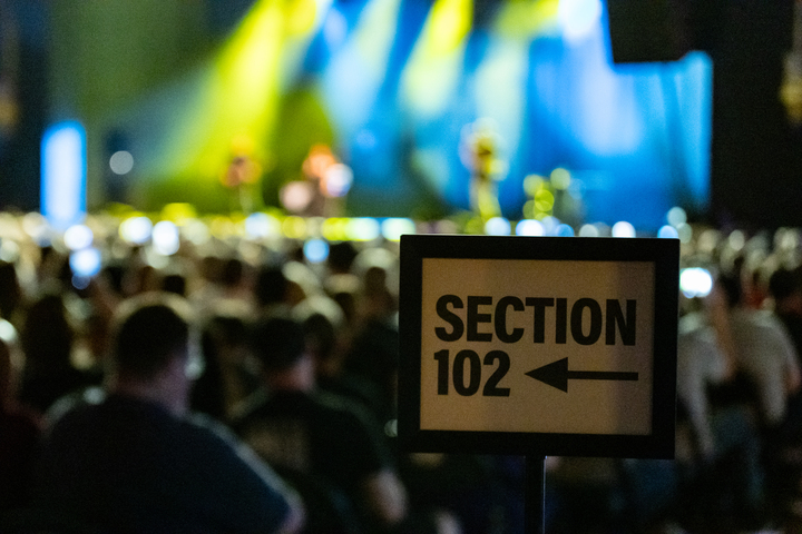 therave's tweet image. Nothing better than a seat and some good ole metal π€ If you missed @benburnleyBB of @breakingbenj Unplugged, don't worry! @sevendust is performing a seated, acoustic set at The Rave / Eagles Club on Saturday, November 29th! πΆ
Reserve your seat here β therave.com/sevendust