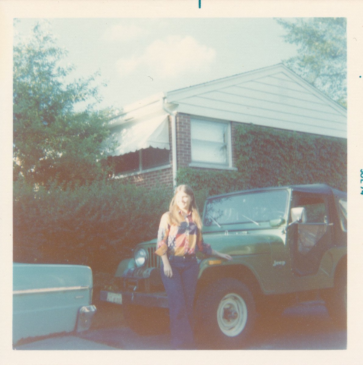 someguyjack's tweet image. Mom and Dad in front of their Jeep. Pics from July ‘74. Dad sold it after the roof was stolen a couple of times and regretted it until his passing.
What model and trim?
#davescaridservice