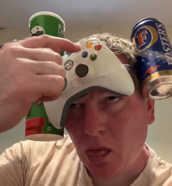 AvrgBritishMale's tweet photo. I AM OVER 18 ELON MUSK SORT IT OUT LAD https://t.co/1nbzSc4vV3